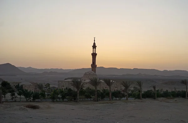 Mešita v Egyptě při západu slunce — Stock fotografie