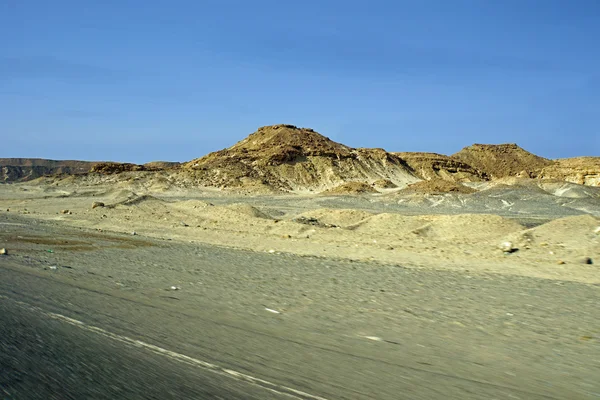 Δρόμο στο τοπίο της ερήμου — Φωτογραφία Αρχείου