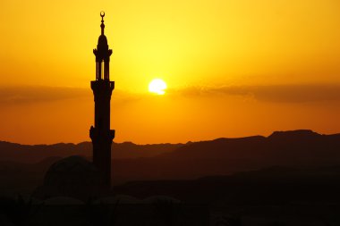 Mısır'daki camide günbatımı