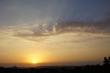 günbatımı ve çöl