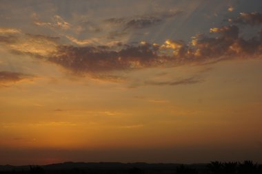 günbatımı ve çöl