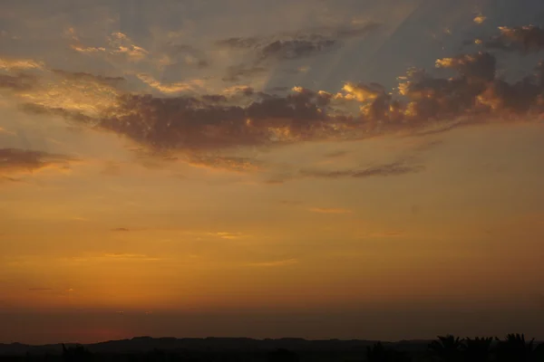 Zachód słońca i w pustyni — Zdjęcie stockowe