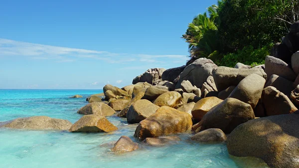 Onde e granito — Foto Stock