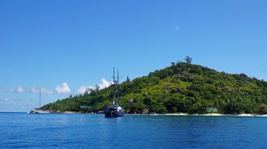 Turkuaz içinde gemi