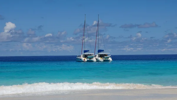 Schip in turkoois — Stockfoto