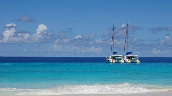 Schip in turkoois — Stockfoto