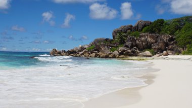 Granit kayalar üzerinde grand anse