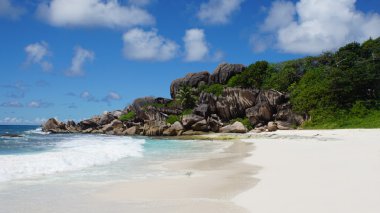 Granit kayalar üzerinde grand anse