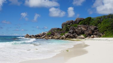 Granit kayalar üzerinde grand anse