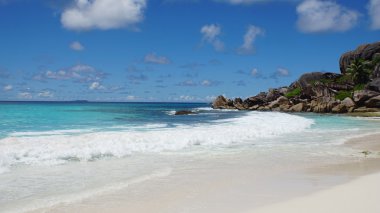 Granit kayalar üzerinde grand anse