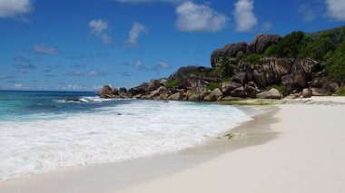 Granit kayalar üzerinde grand anse