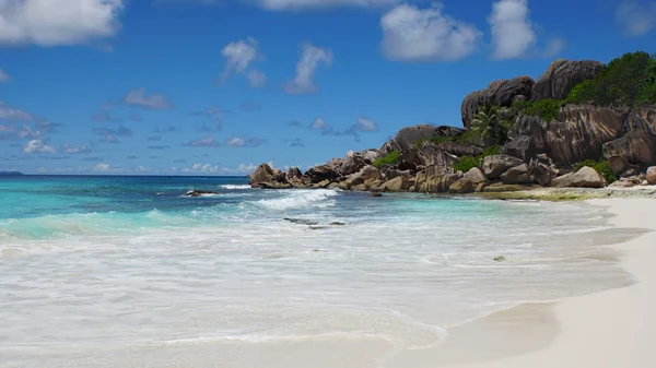 Granit kayalar üzerinde grand anse