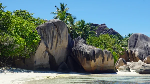 Rocce sulla spiaggia — Foto Stock