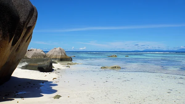 Rocks on the beach — Stock Photo, Image