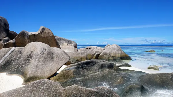 Rochers sur la plage — Photo