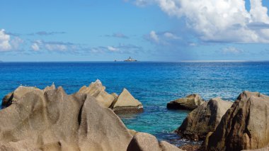 Granit kayalar onla digue