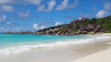 Granit kayalar üzerinde grand anse