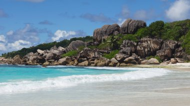 Granit kayalar üzerinde grand anse