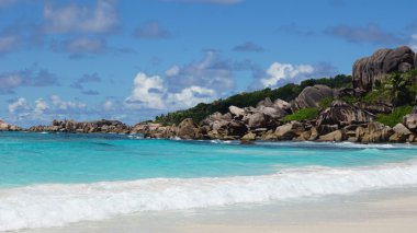 Granit kayalar üzerinde grand anse