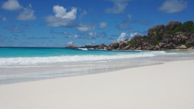 Granit kayalar üzerinde grand anse