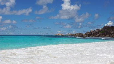 Granit kayalar üzerinde grand anse