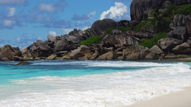 Granit kayalar üzerinde grand anse
