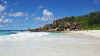 Granit kayalar üzerinde grand anse