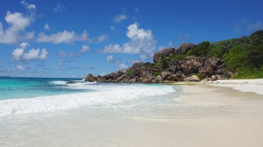 Granit kayalar üzerinde grand anse