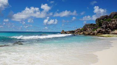 Granit kayalar üzerinde grand anse