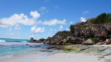 Granit kayalar üzerinde grand anse