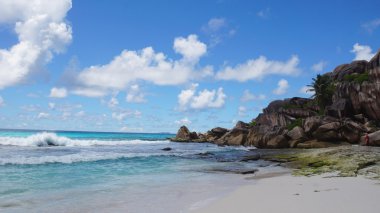 Granit kayalar üzerinde grand anse