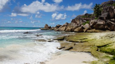 Granit kayalar üzerinde grand anse