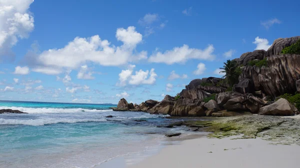 Granit kayalar üzerinde grand anse