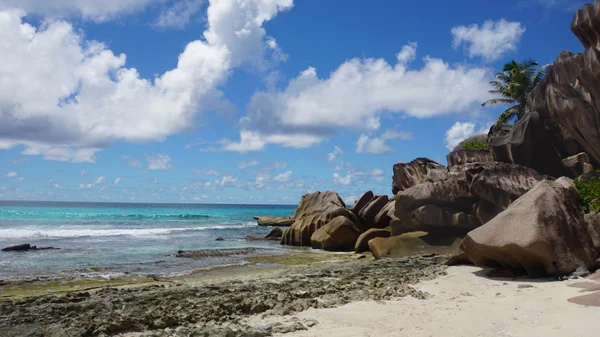 Rocce granitiche su anse grandioso — Foto Stock