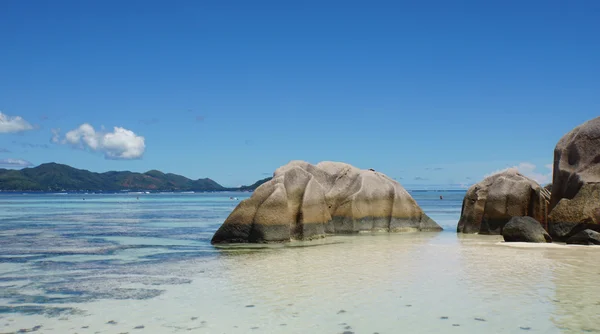 Rocas de granito en el paraíso — Foto de Stock