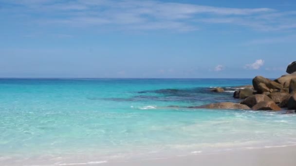 Increíble playa de seychelles — Vídeo de stock