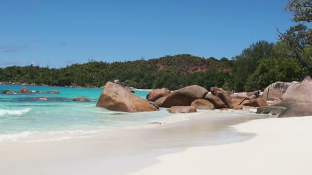 Increíble playa de seychelles — Vídeo de stock