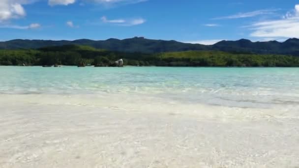 Natuurlijke kust van de Seychellen — Stockvideo