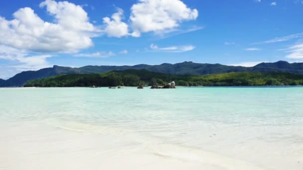 Natuurlijke kust van de Seychellen — Stockvideo