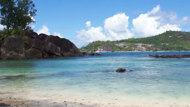 Natuurlijke kust van de Seychellen — Stockvideo