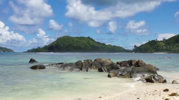 Costa de seychelles naturales — Vídeo de stock