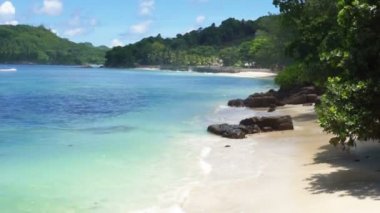 doğal Seyşeller sahil