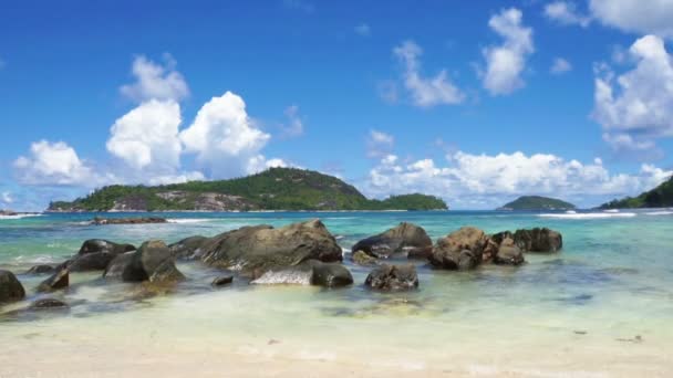 Costa de seychelles naturales — Vídeos de Stock