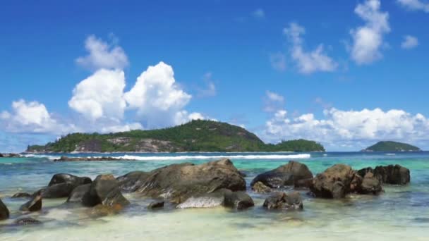 Természetes Seychelle-szigetek partjainál — Stock videók