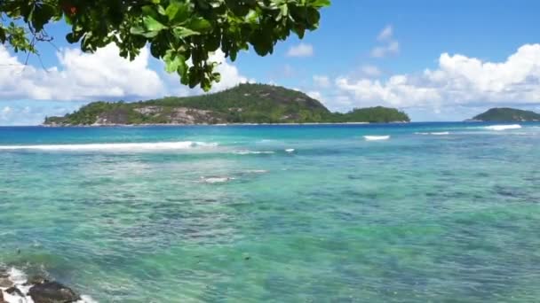 Costa de seychelles naturales — Vídeos de Stock