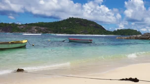 Természetes Seychelle-szigetek partjainál — Stock videók