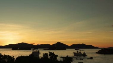 günbatımı praslin Island üzerinde