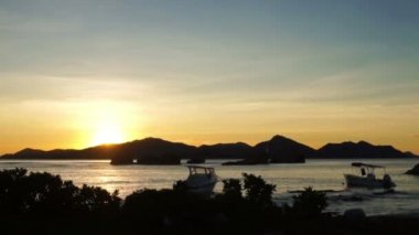 günbatımı praslin Island üzerinde