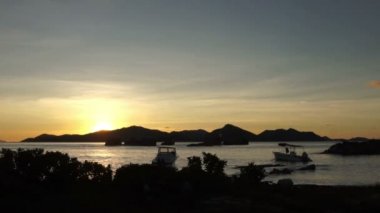 günbatımı praslin Island üzerinde