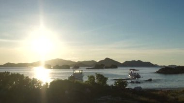 günbatımı praslin Island üzerinde